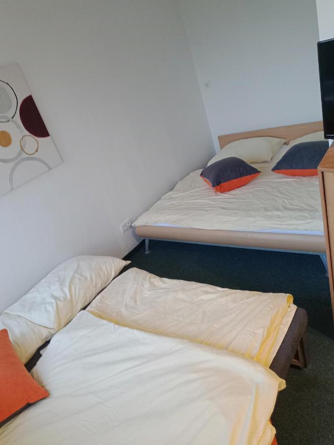Apartman Obecni Hostinec Provodov (Hradec Kralove) Exterior photo